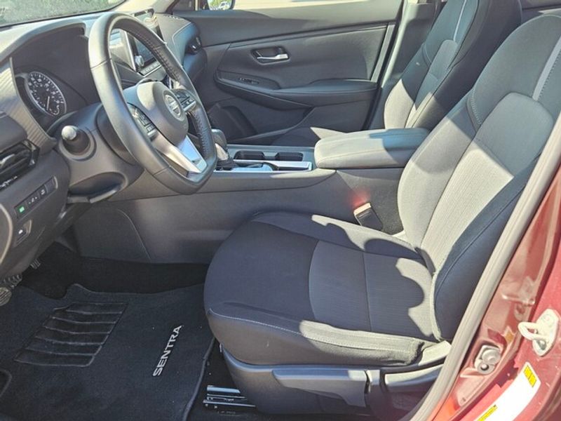 2022 Nissan Sentra SV photo 3