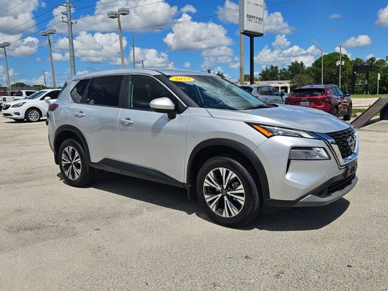 2023 Nissan Rogue SV photo 2