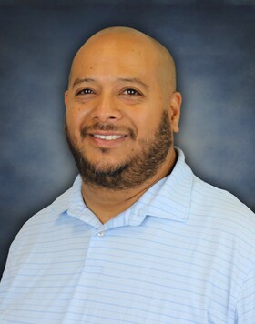 Staff member Pedro R. from ID_044277d5d164