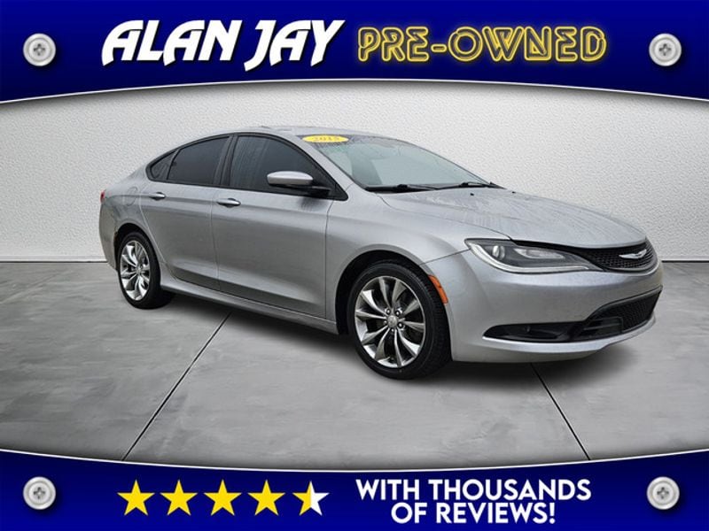 2015 Chrysler 200 S's photo