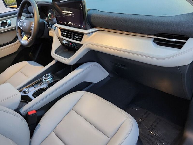 2026 Ford Explorer Active - Photo 17