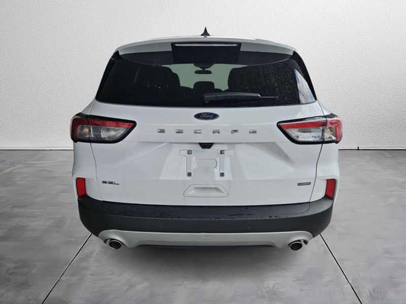 2022 Ford Escape SEL Hybrid photo 2