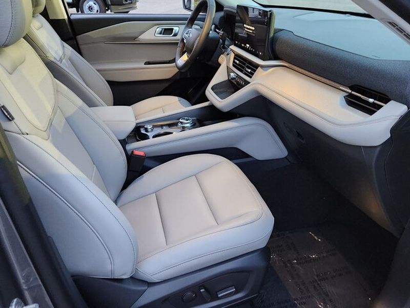 2026 Ford Explorer Active - Photo 16