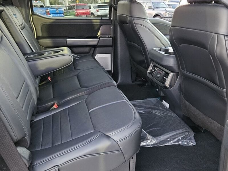 2026 Ford F-350 Super Duty Platinum - Photo 13