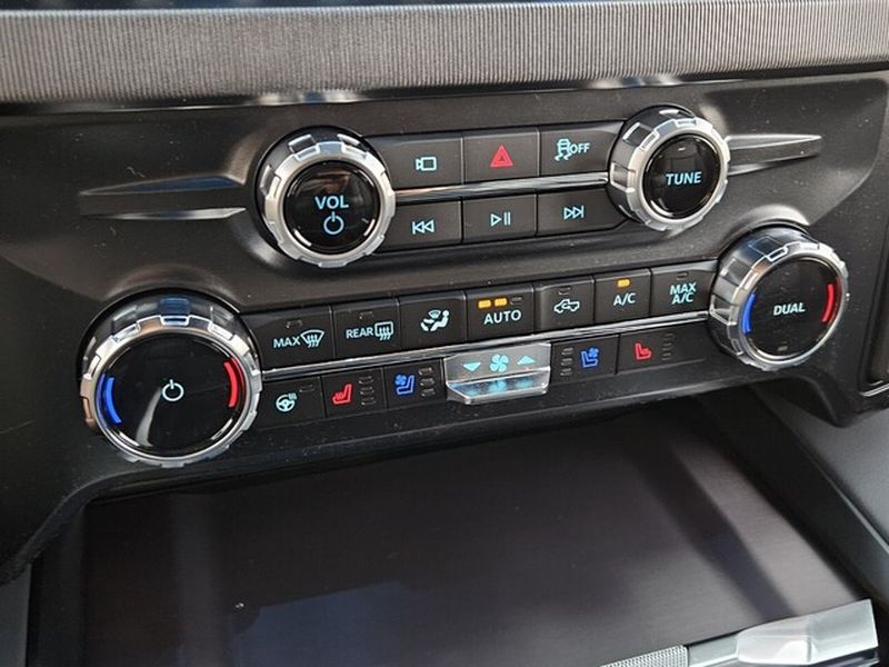 2026 Ford F-350 Super Duty Platinum - Photo 18
