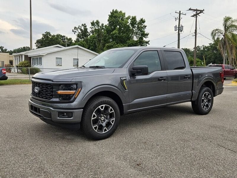 2025 Ford F-150 STX's photo
