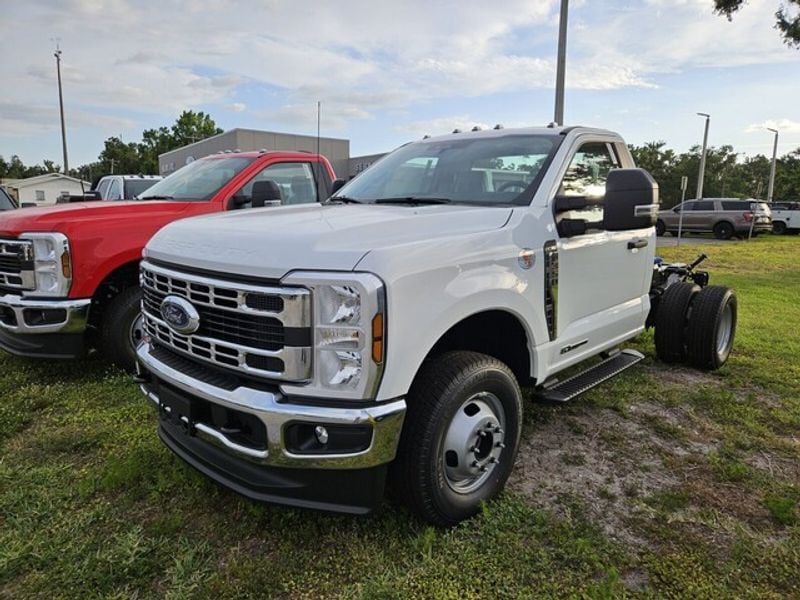 2025 Ford F-350 Super Duty Chassis Cab XL's photo