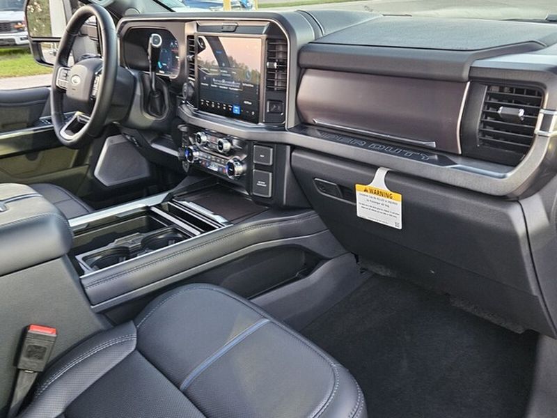 2026 Ford F-350 Super Duty Platinum - Photo 15