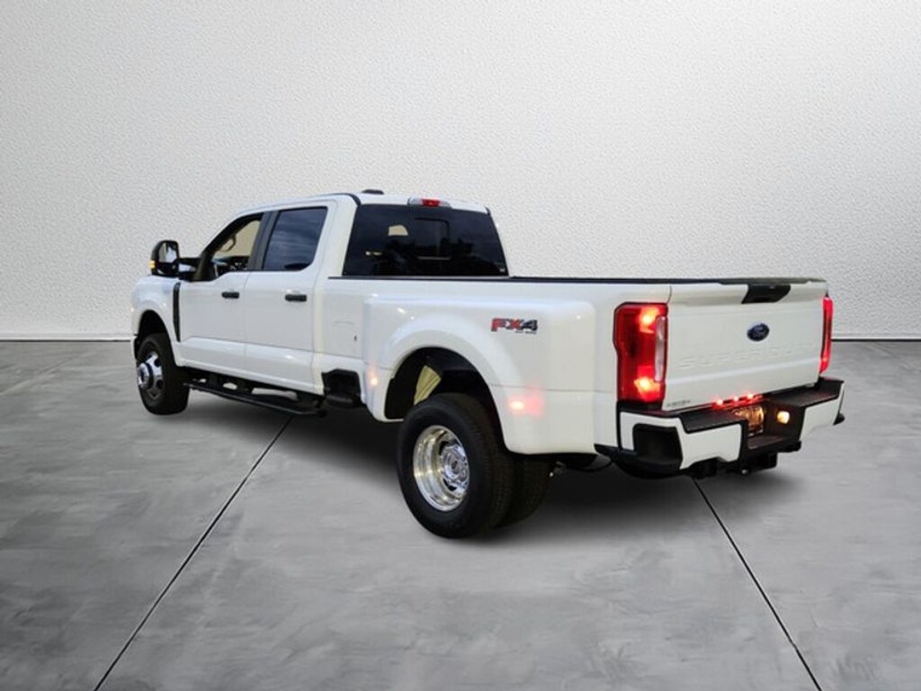 New 2026 Ford F-350 XL Truck Crew Cab