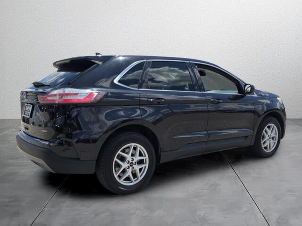 Used 2024 Ford Edge SEL SUV