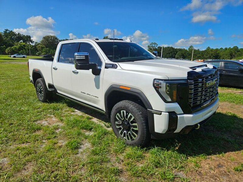 2025 Gmc Sierra 2500 HD Denali Ultimate photo 3