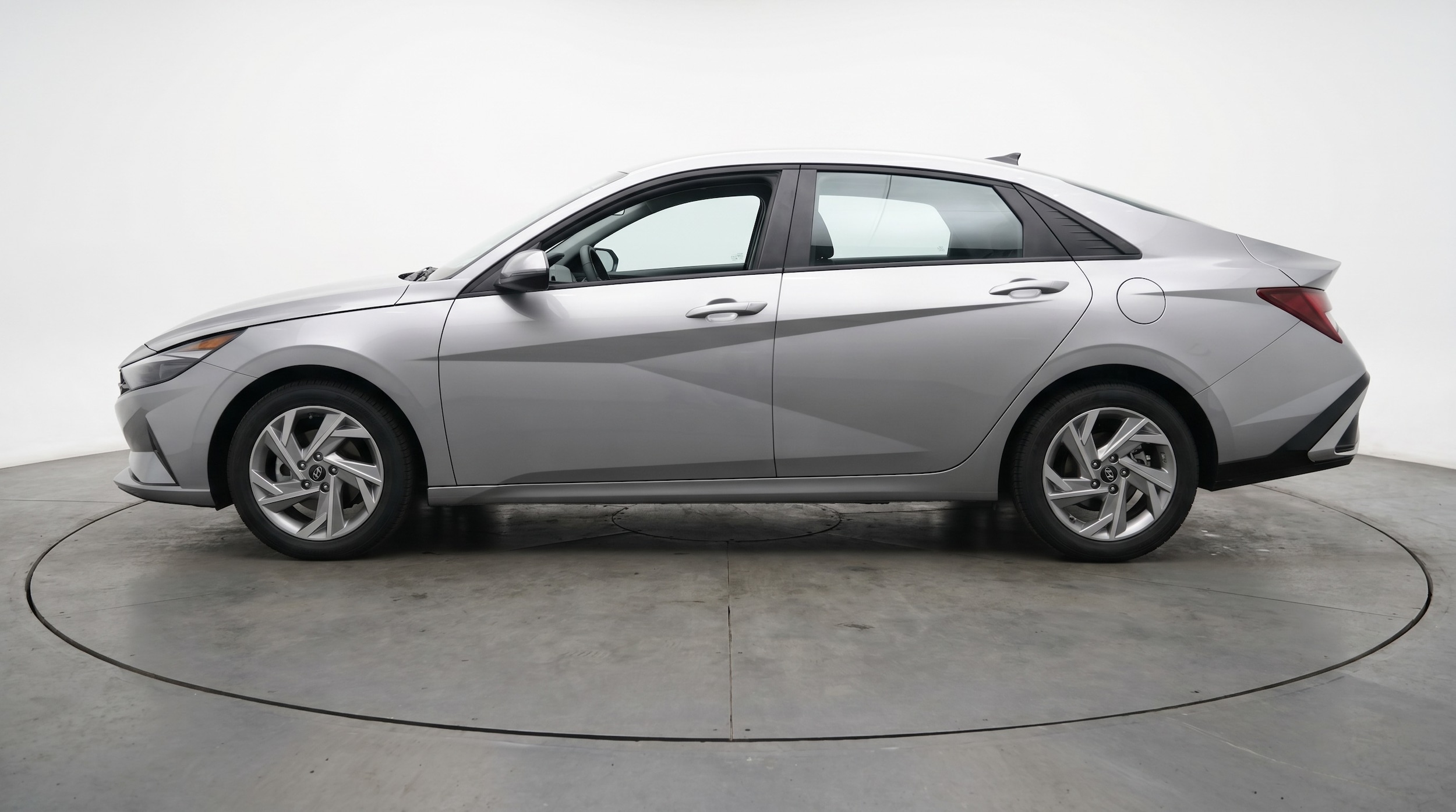 Thumbnail: 2025 Hyundai Elantra - 4