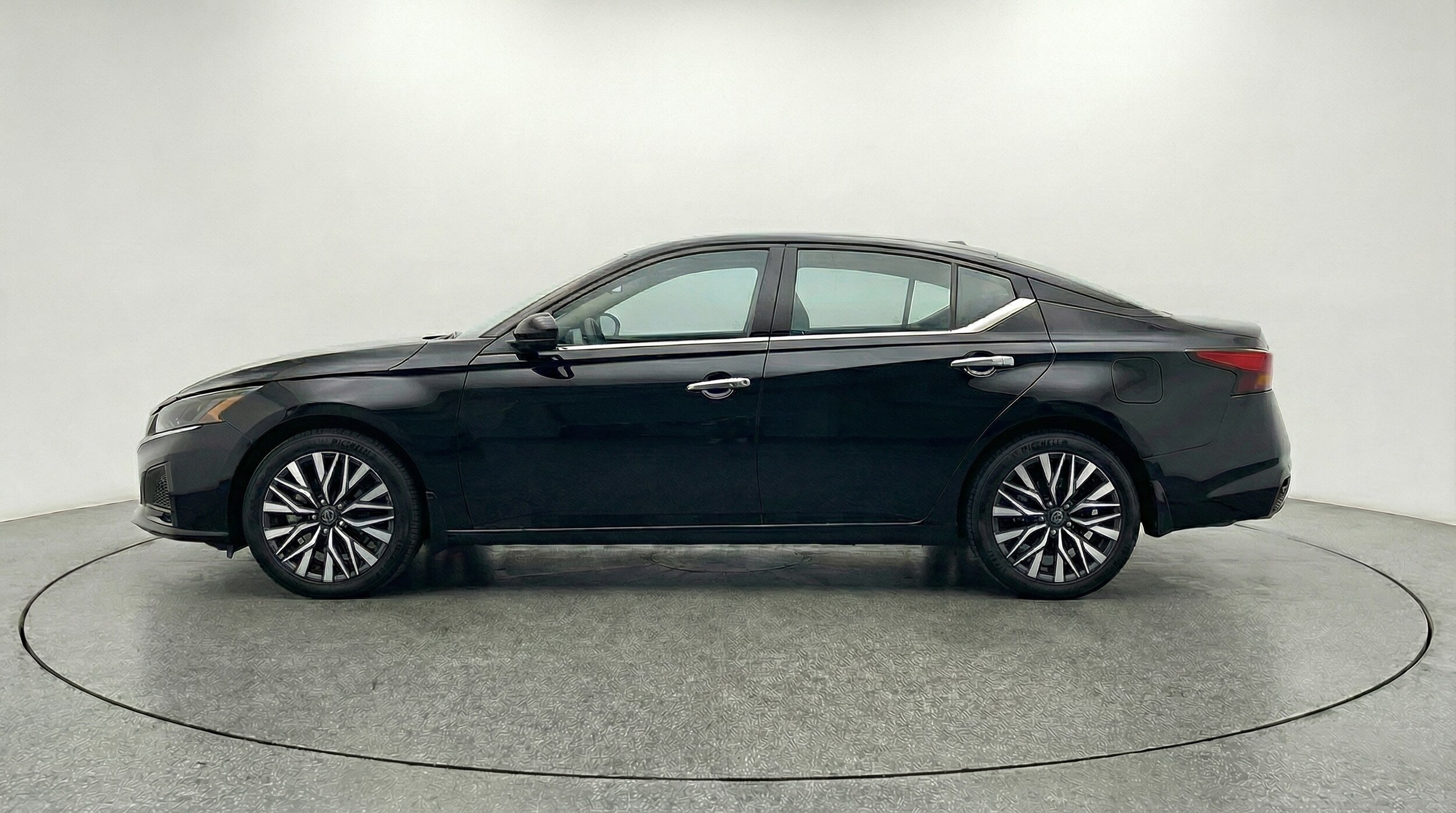 Thumbnail: 2025 Nissan Altima - 4