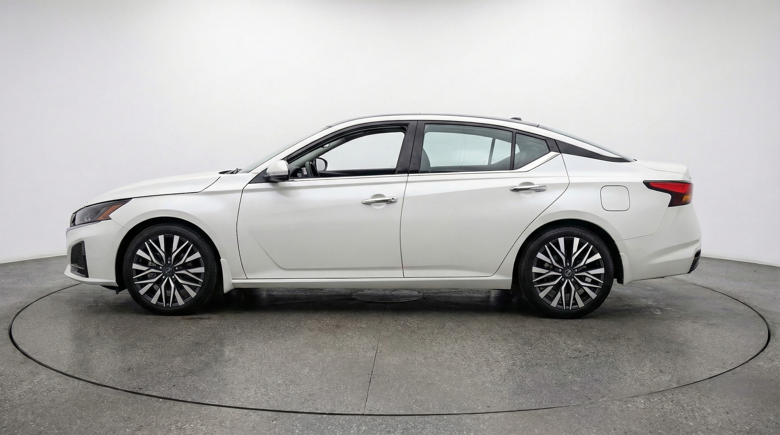 Thumbnail: 2025 Nissan Altima - 4