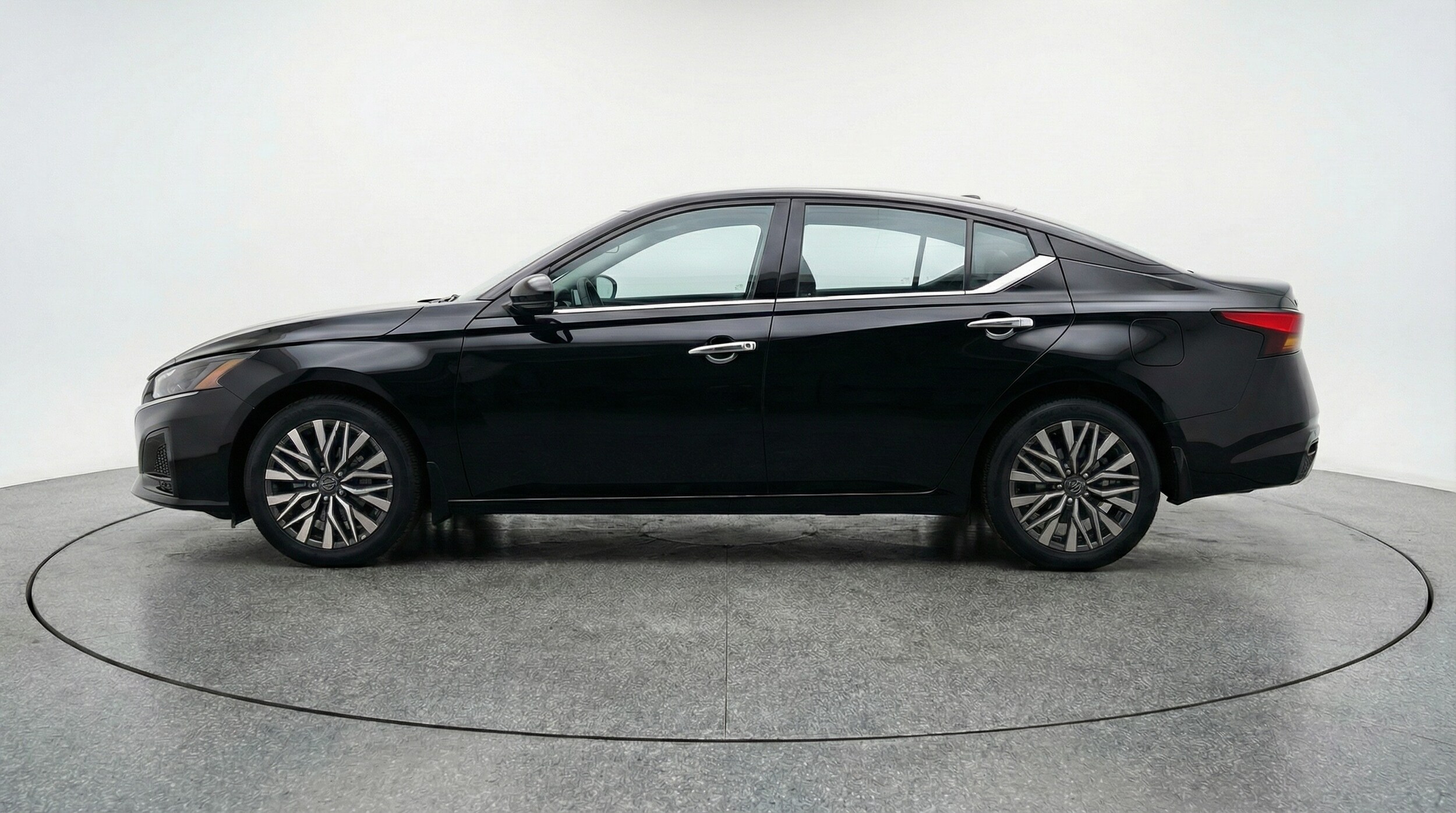 Thumbnail: 2025 Nissan Altima - 4