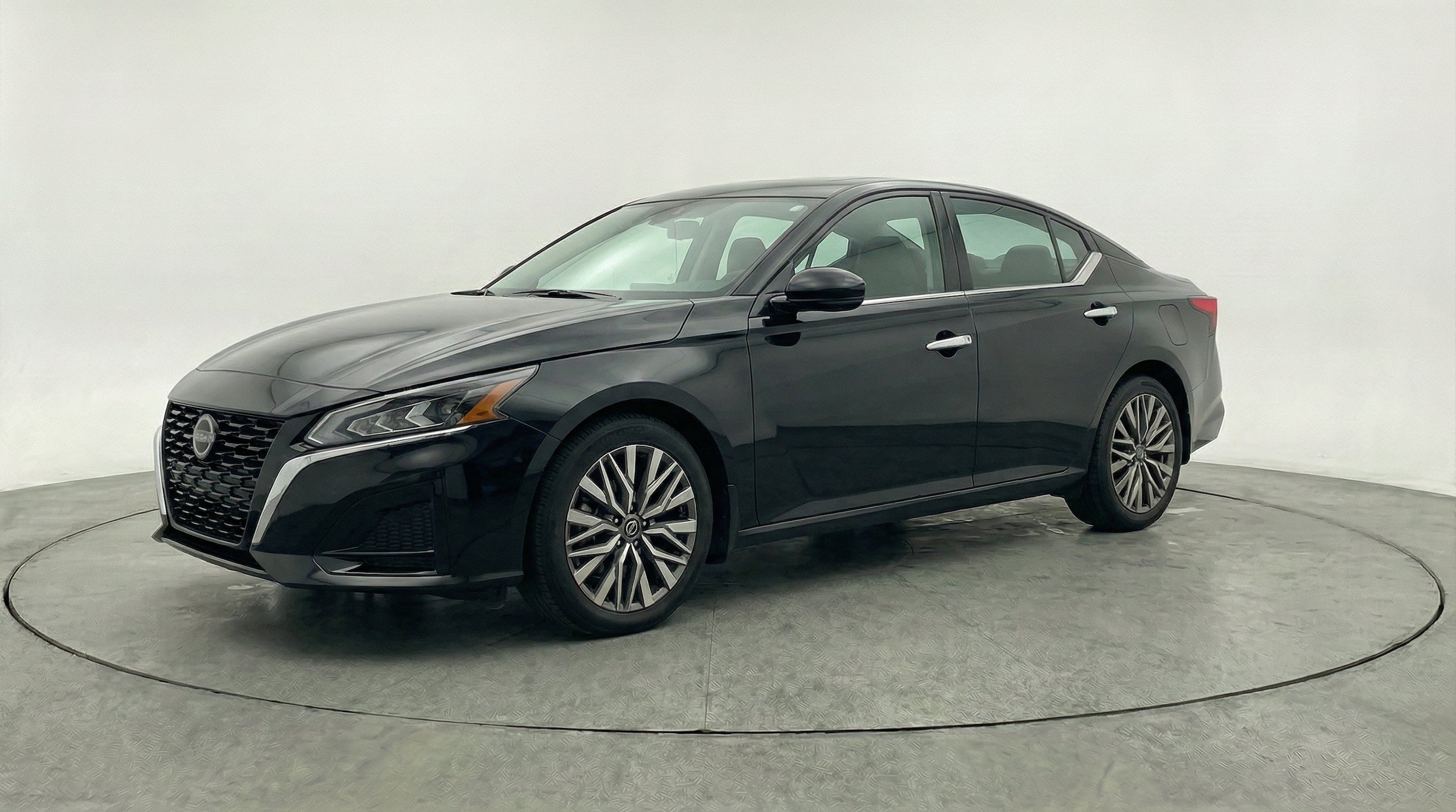 Thumbnail: 2025 Nissan Altima - 3