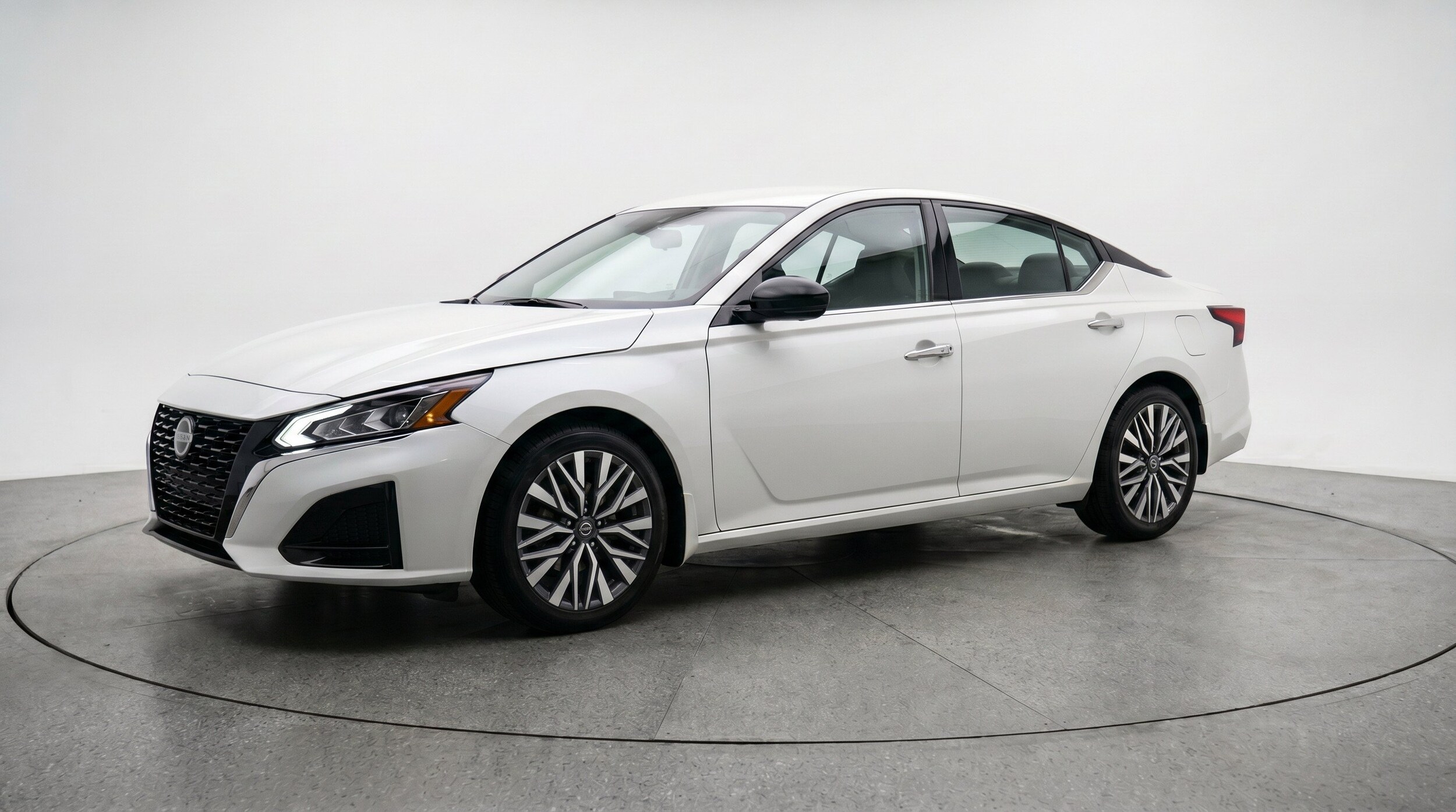 Thumbnail: 2025 Nissan Altima - 3
