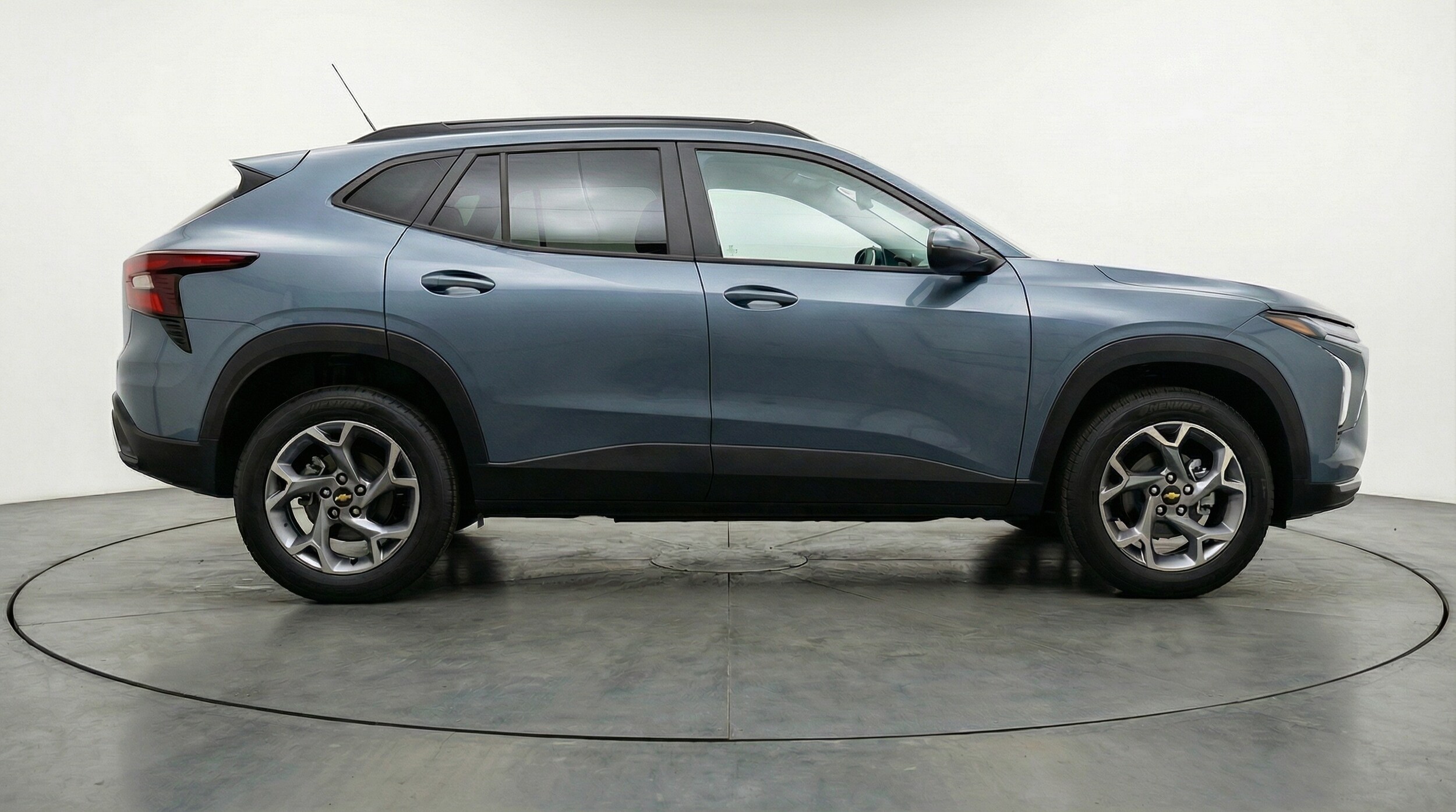 Thumbnail: 2025 Chevrolet Trax - 8