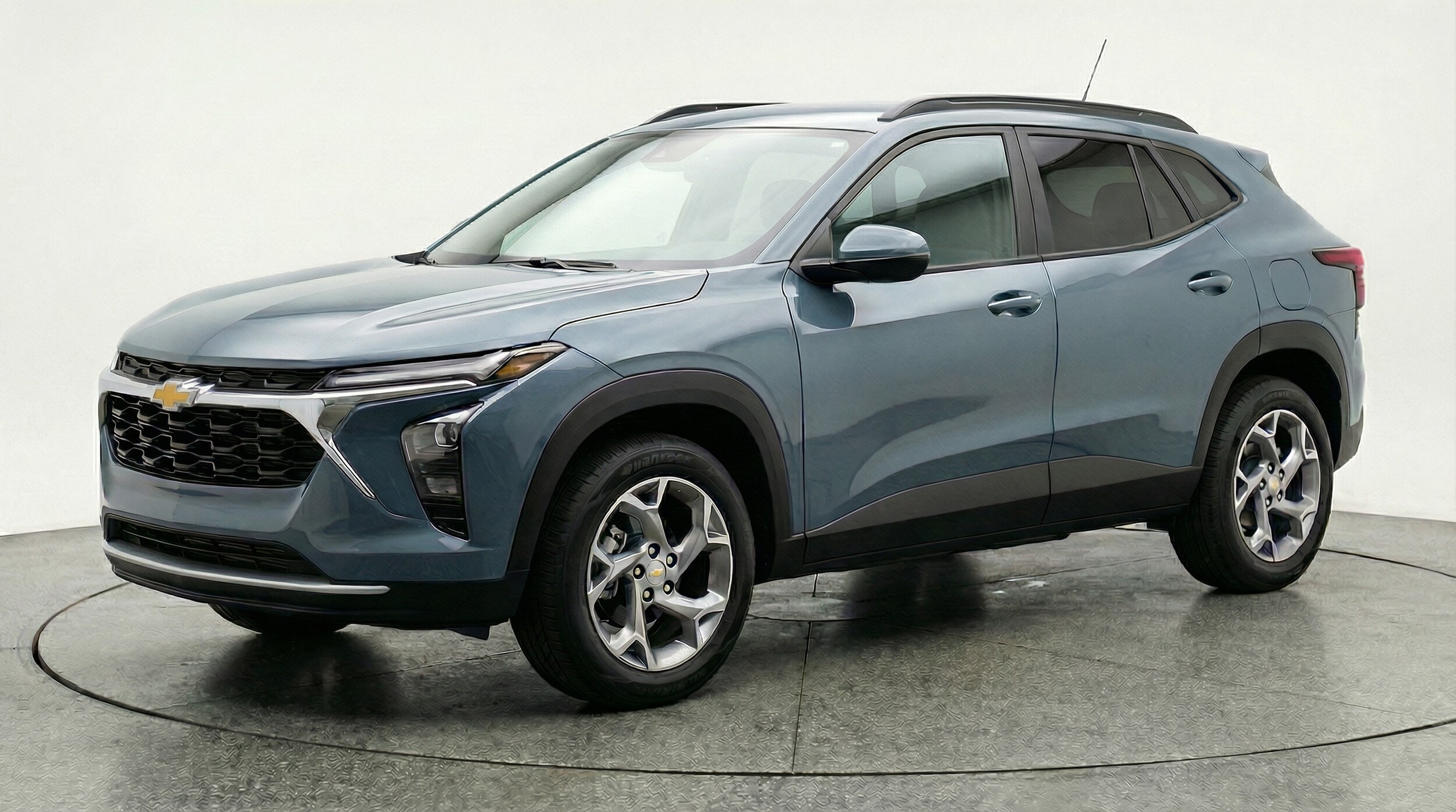 Thumbnail: 2025 Chevrolet Trax - 3