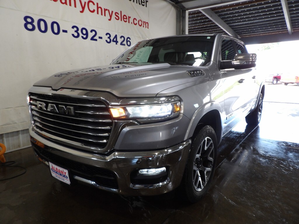 2025 Ram 1500 Laramie photo 3