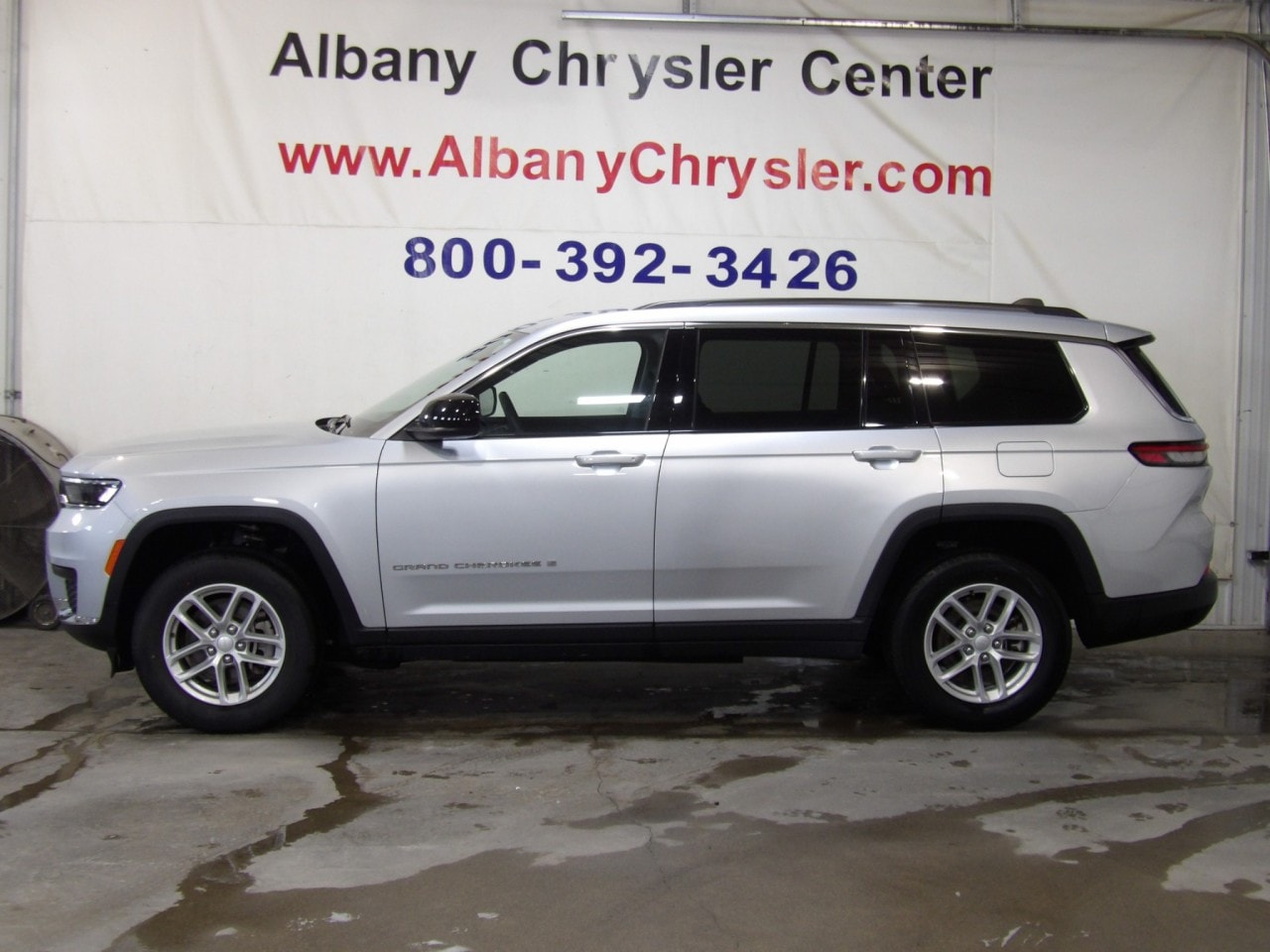 2023 Jeep Grand Cherokee L Laredo's photo