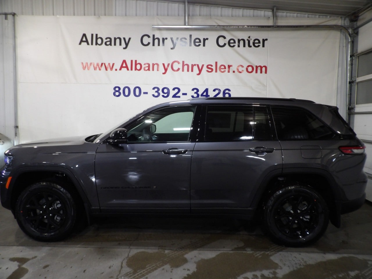 2025 Jeep Grand Cherokee Altitude's photo