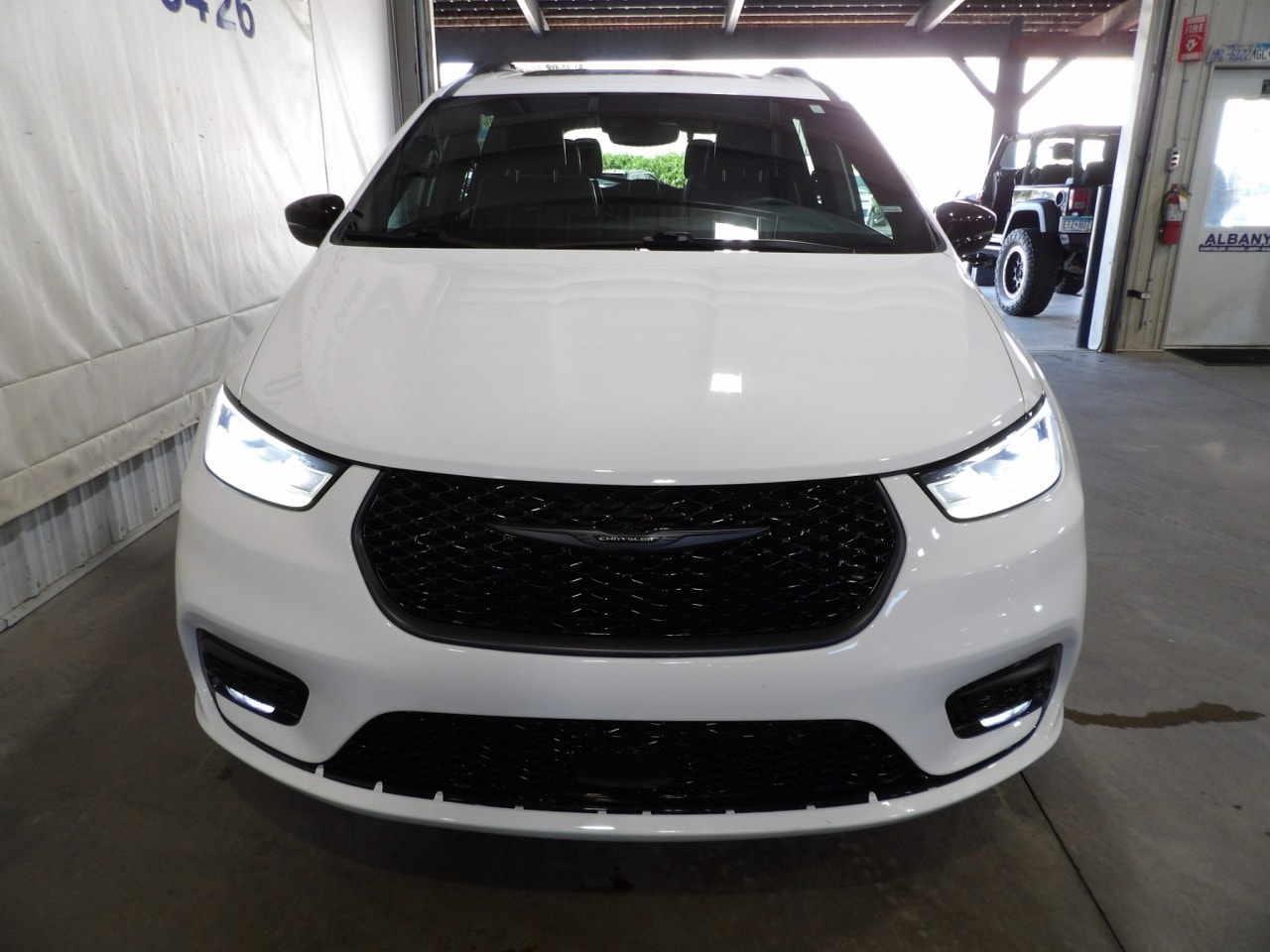 Certified 2025 Chrysler Pacifica Limited with VIN 2C4RC1GG8SR549140 for sale in Albany, Minnesota