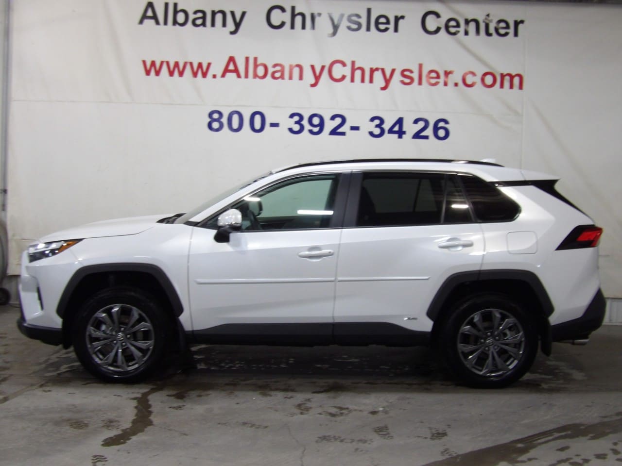 2025 Toyota RAV4 XLE Premium's photo