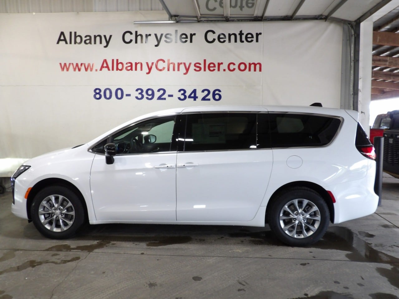2027 Chrysler Pacifica Select AWD's photo