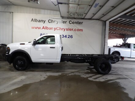2026 Ram 3500 TRADESMAN CHASSIS REGULAR CAB 4X4 84' CA Pickup