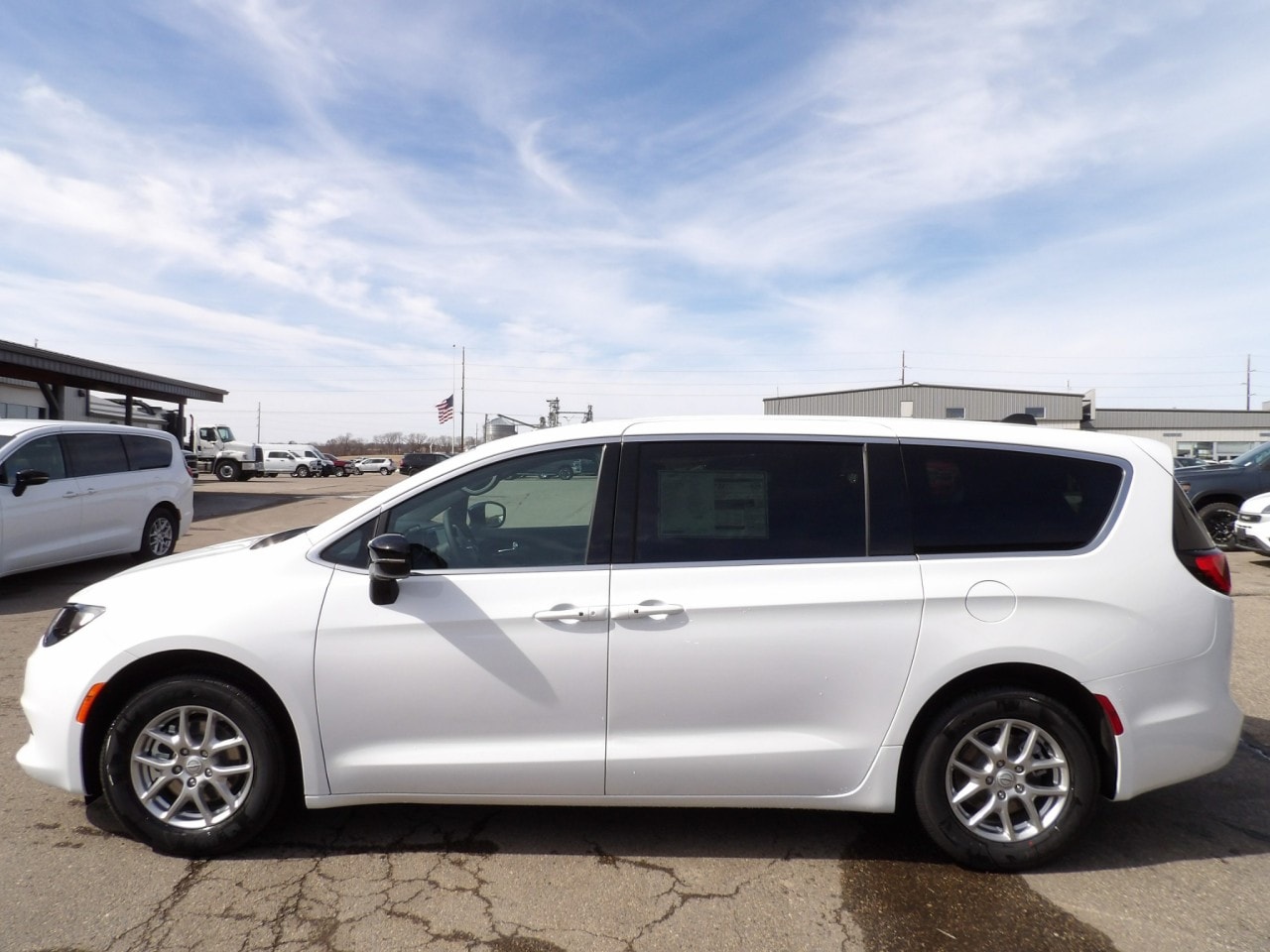 2026 Chrysler Voyager LX's photo