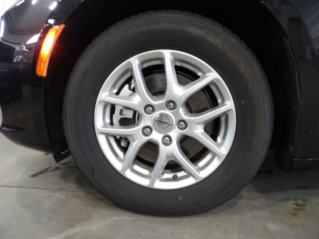 Certified 2023 Chrysler Pacifica Touring L