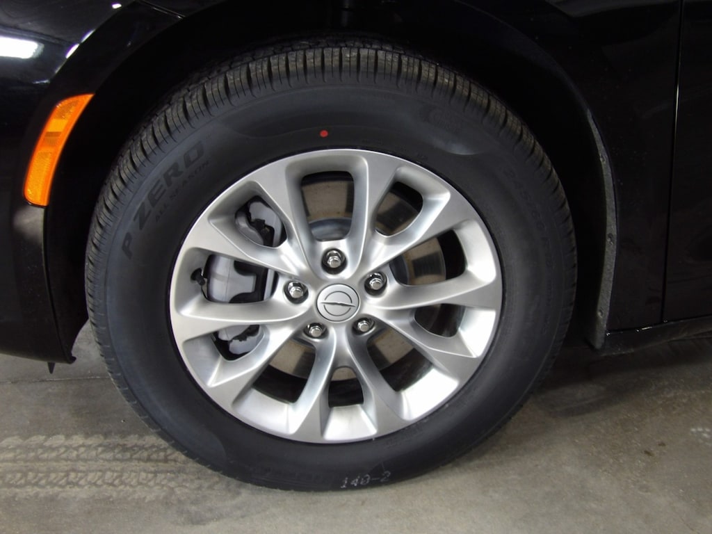 New 2026 Chrysler Pacifica SELECT AWD Passenger Van