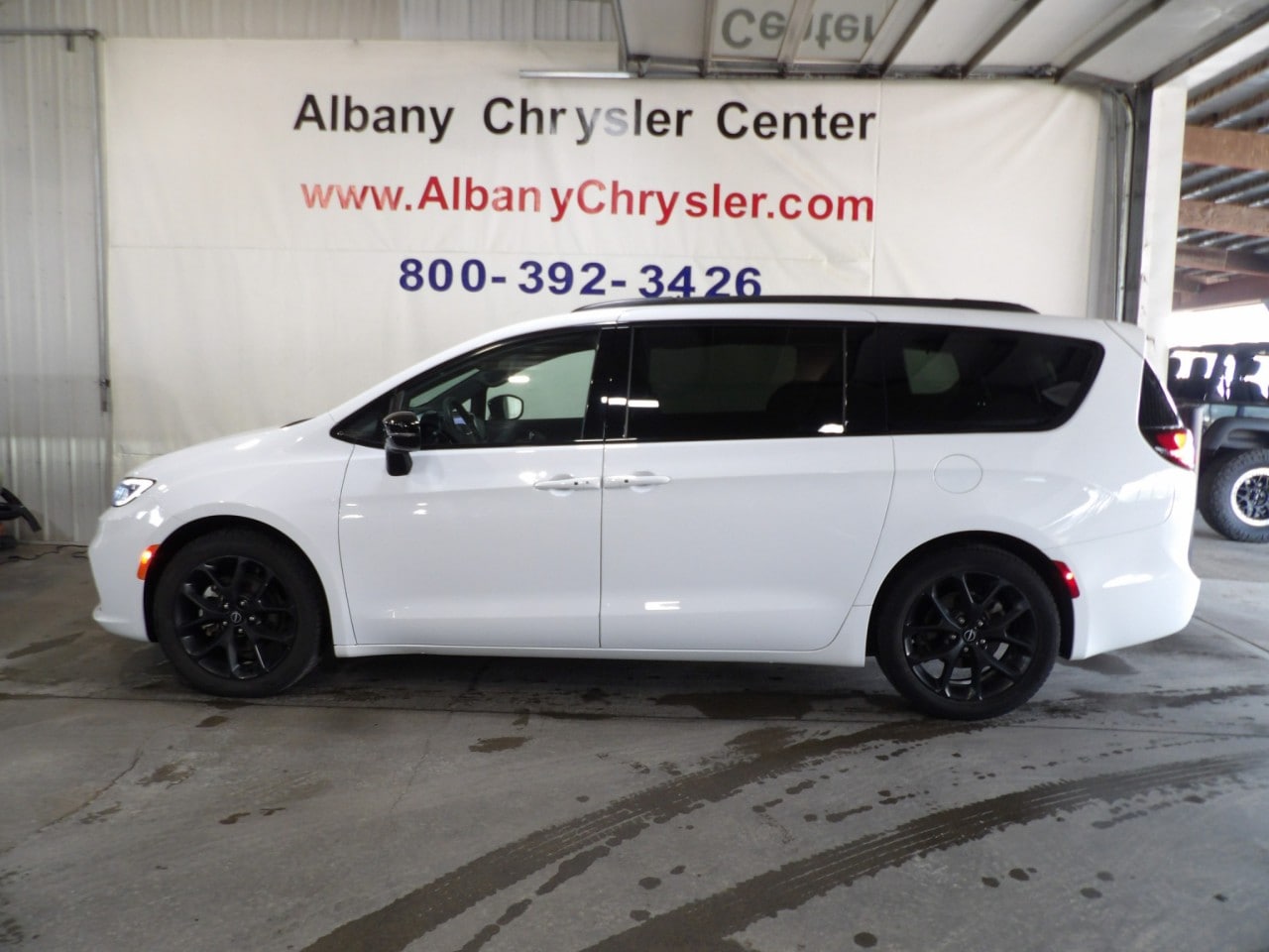 Certified 2025 Chrysler Pacifica Limited with VIN 2C4RC1GG3SR548980 for sale in Albany, Minnesota