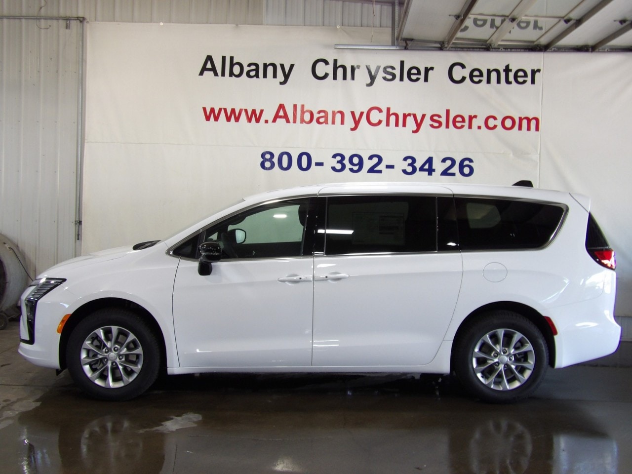 2027 Chrysler Pacifica Select AWD's photo