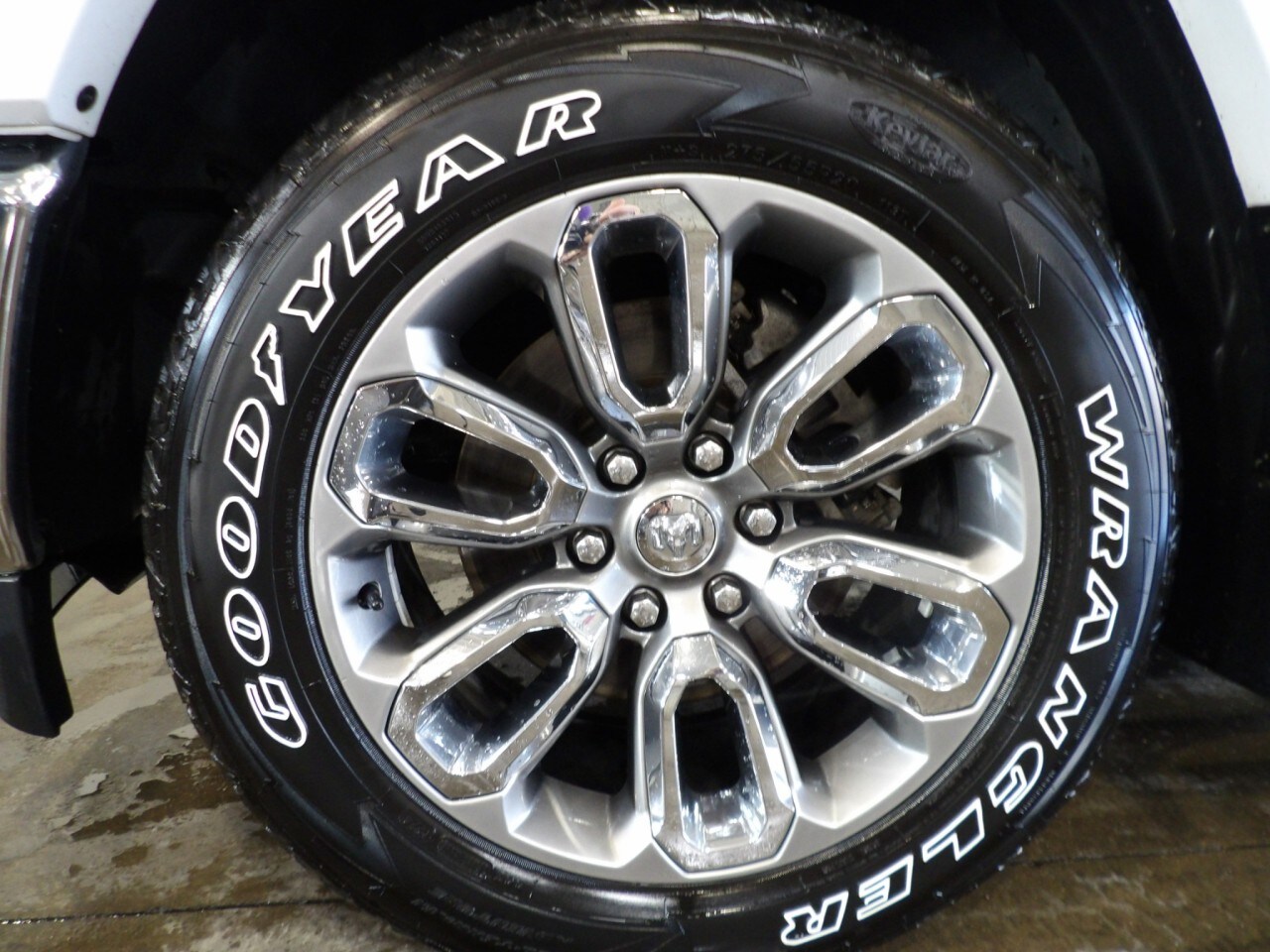 2019 Ram 1500 Laramie photo 4