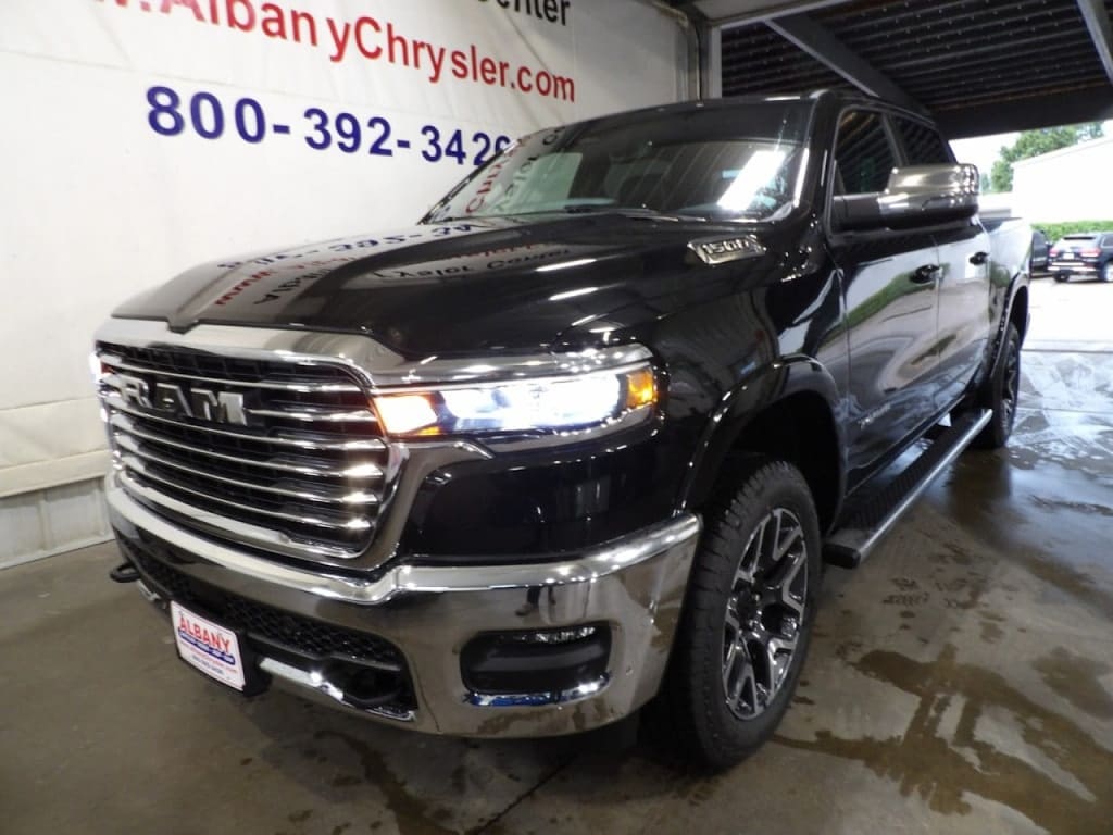 New 2026 Ram 1500 LARAMIE CREW CAB 4X4 5'7 BOX Pickup
