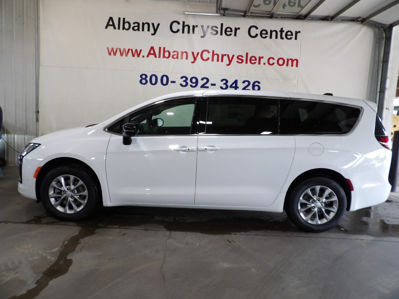 2027 Chrysler Pacifica Select AWD's photo