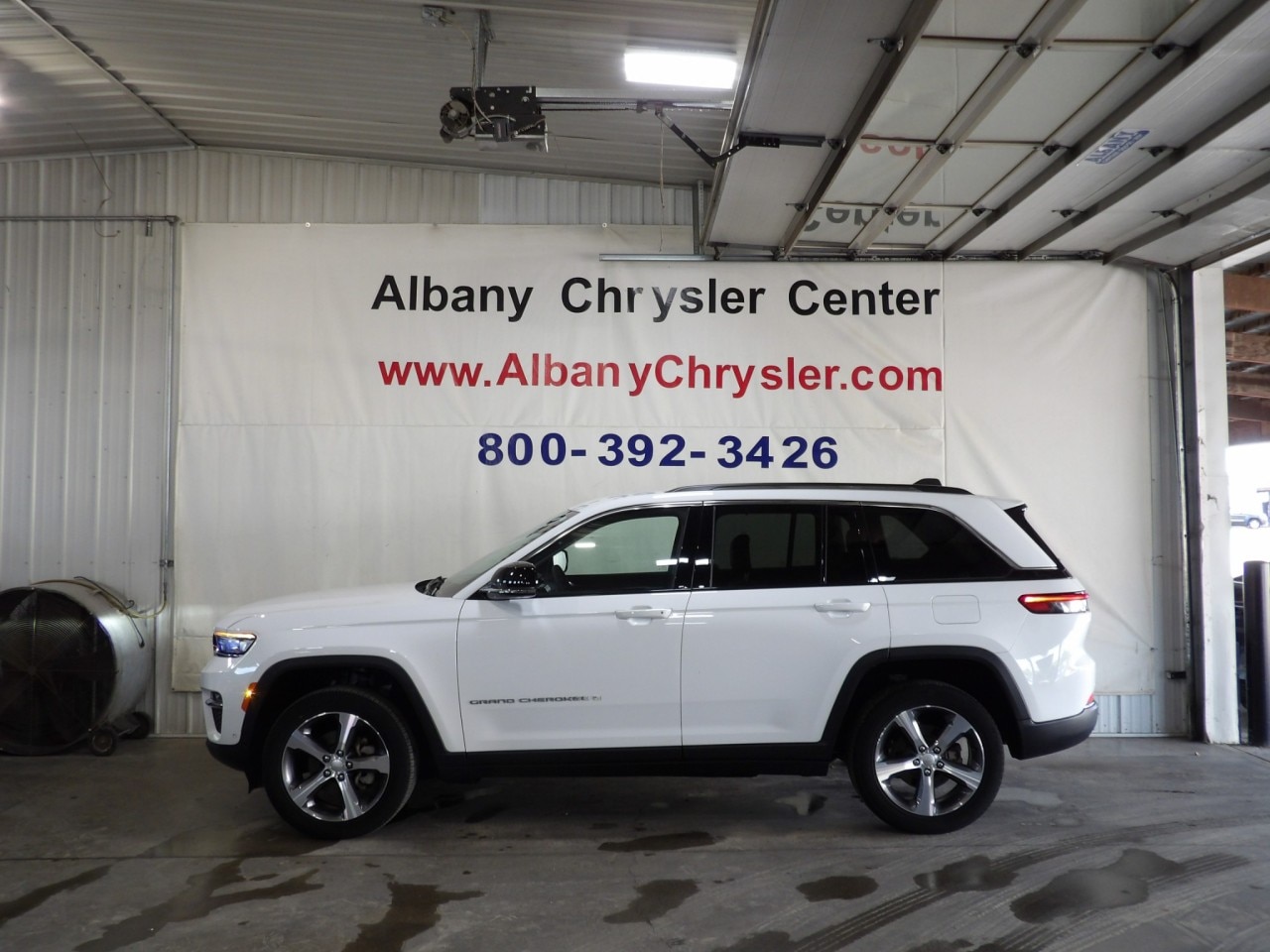Used 2023 Jeep Grand Cherokee Limited with VIN 1C4RJHBG4PC528954 for sale in Albany, Minnesota