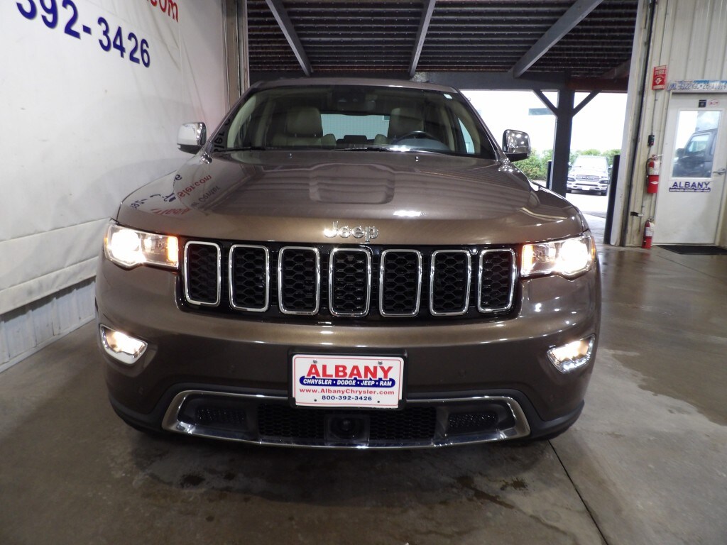 2020 Jeep Grand Cherokee Limited photo 2