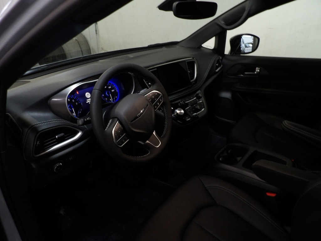 New 2026 Chrysler Pacifica SELECT AWD Passenger Van