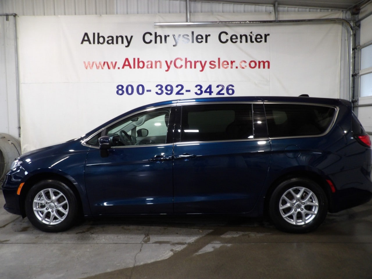 2023 Chrysler Pacifica Touring L's photo