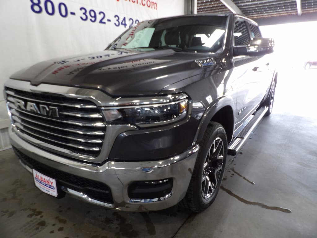 New 2026 Ram 1500 LARAMIE CREW CAB 4X4 5'7 BOX Pickup