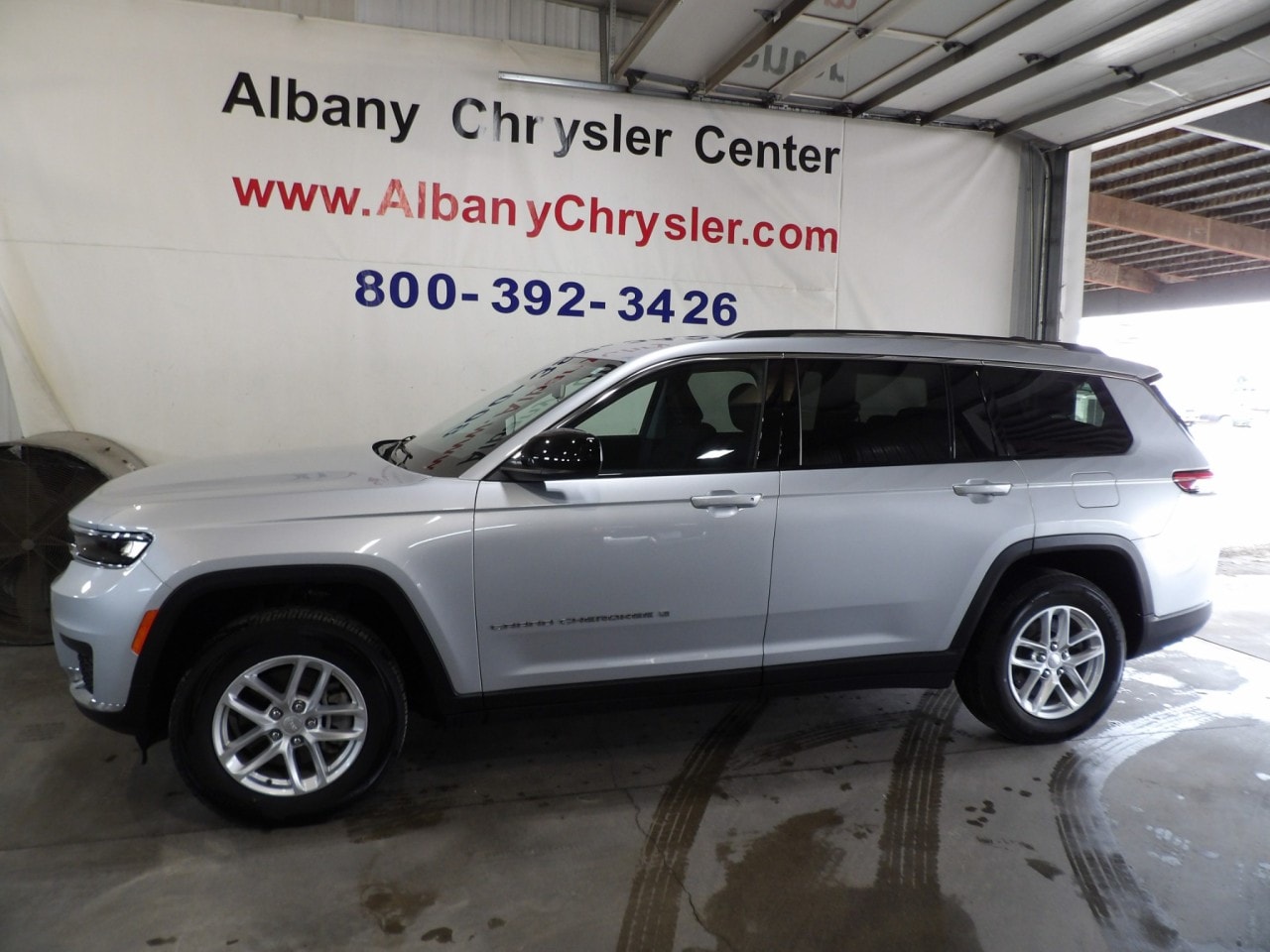 2023 Jeep Grand Cherokee L Laredo 4x4's photo