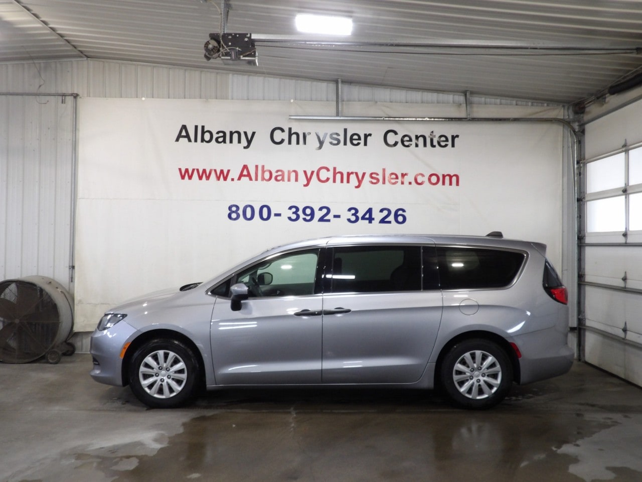 2021 Chrysler Voyager L's photo
