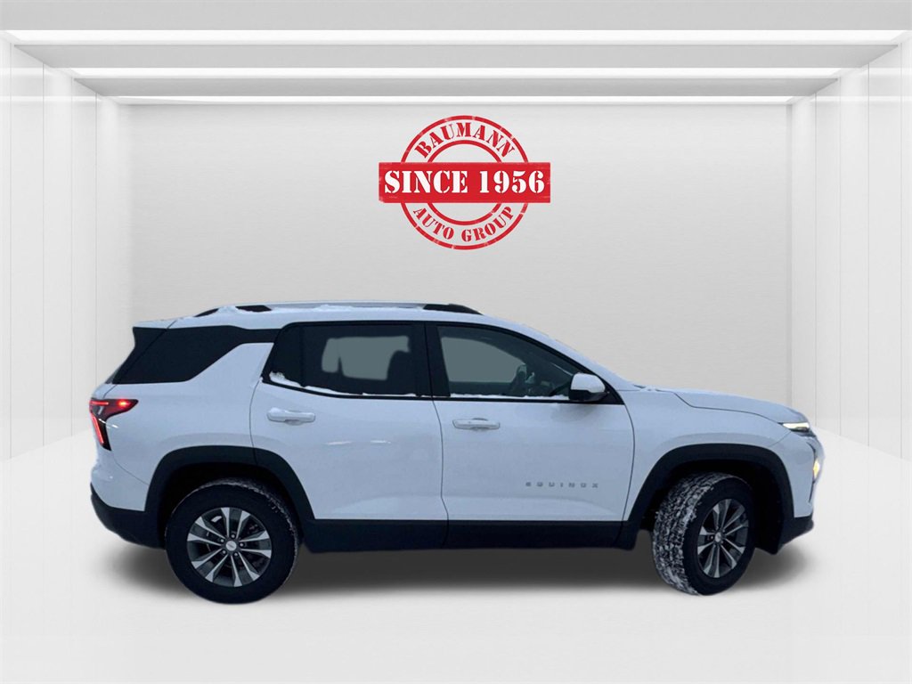 2025 Chevrolet Equinox LT photo 4