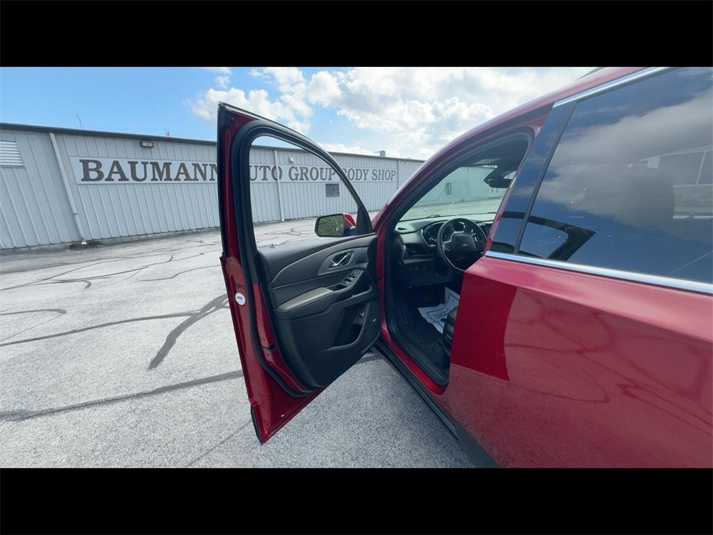Used 2022 Chevrolet Traverse 3LT with VIN 1GNEVHKW1NJ155916 for sale in Fremont, OH
