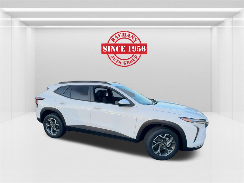 2025 Chevrolet Trax LT photo 3