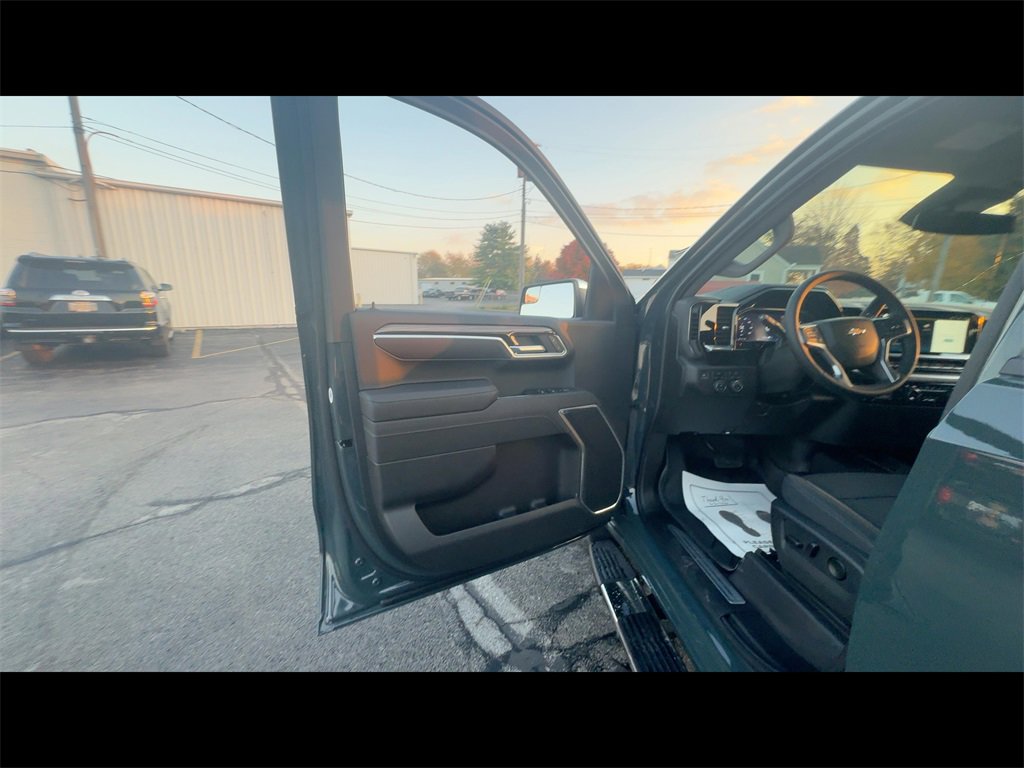 2026 Chevrolet Silverado 1500 LT photo 2