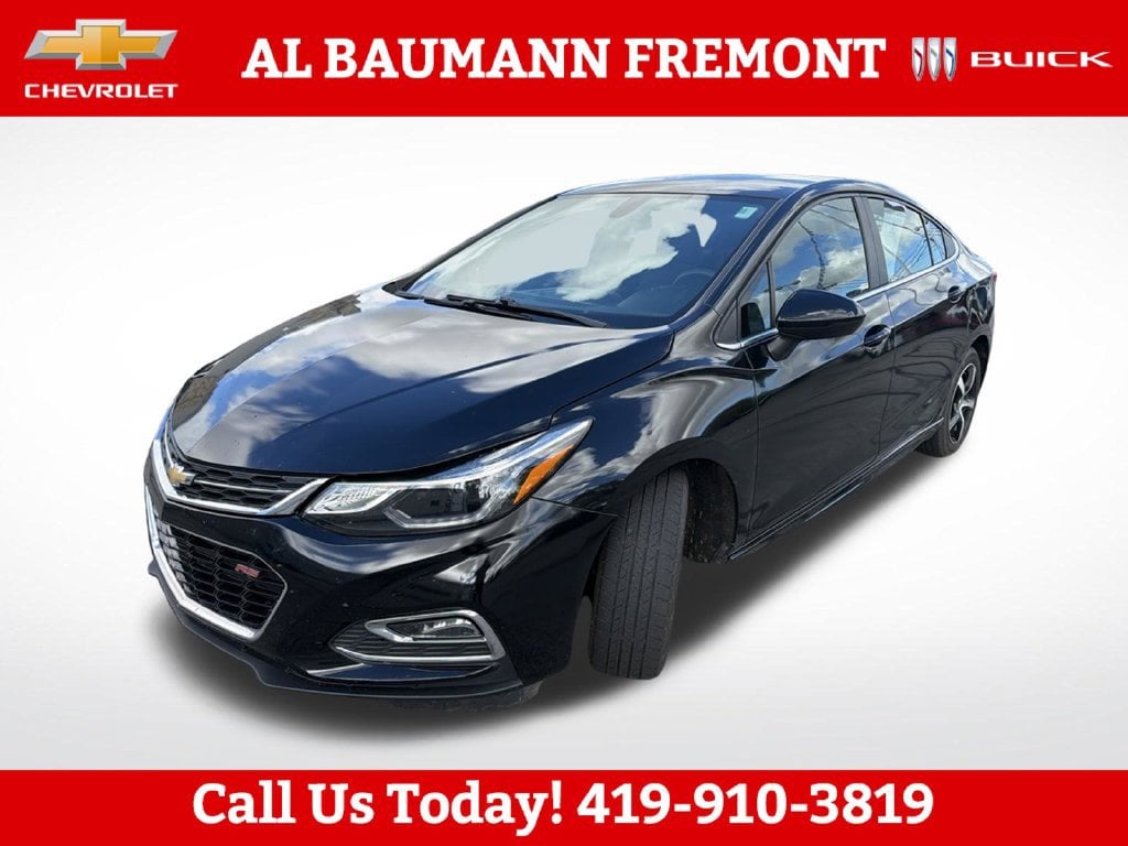 Used 2017 Chevrolet Cruze LT with VIN 1G1BE5SM4H7105398 for sale in Tiffin, OH
